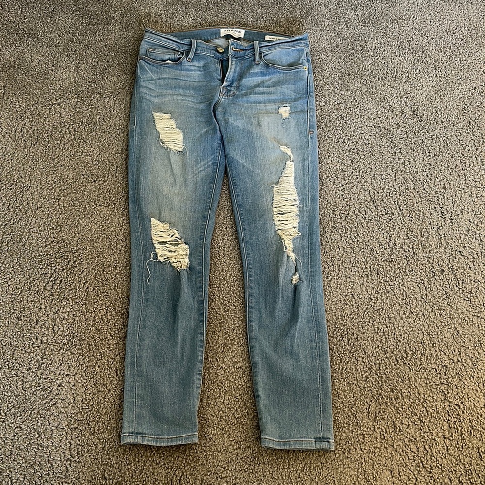 Frame Distressed Denim. Le Skinny de Jeanne Crop. Size 28